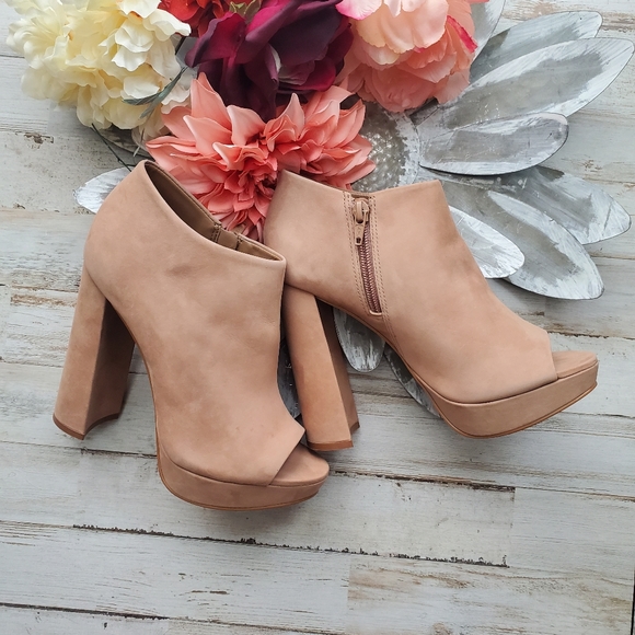 Womens shoes - Picture 2 of 4